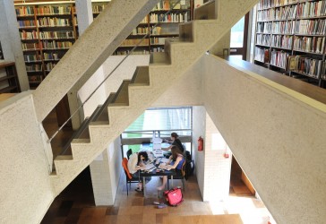 Photo of students in the Rosemary Murray Library