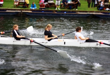 Photo of Murray Edwards College students rowing on the Cam