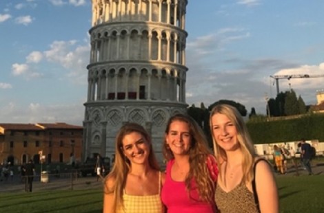 Francesca Ixer and her friends at the Leaning Tower of Pisa